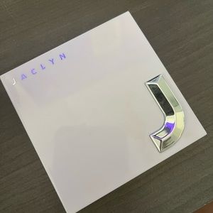 Jaclyn pressed setting powder